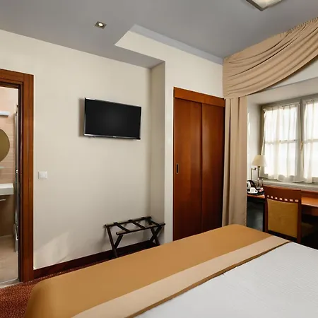 فندق Mercure Magyar Kiraly 4*