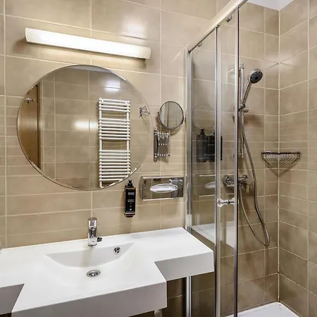 Mercure Magyar Kiraly ホテル 4*