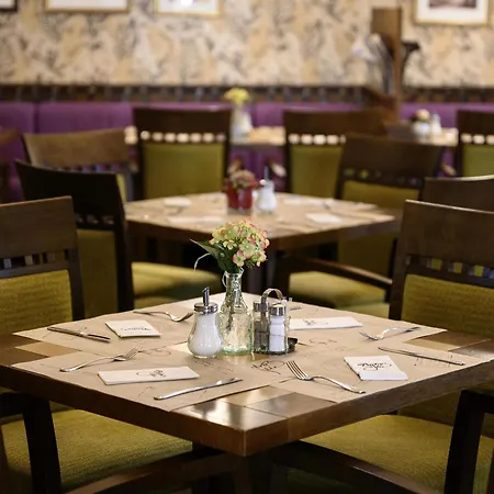 Mercure Magyar Kiraly ホテル 4*