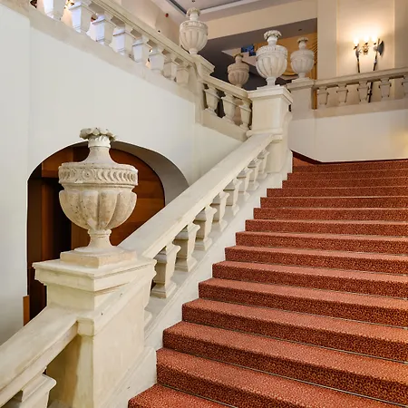 Mercure Magyar Kiraly ホテル セーケシュフェヘールヴァール