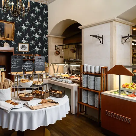 Mercure Magyar Kiraly 4* セーケシュフェヘールヴァール