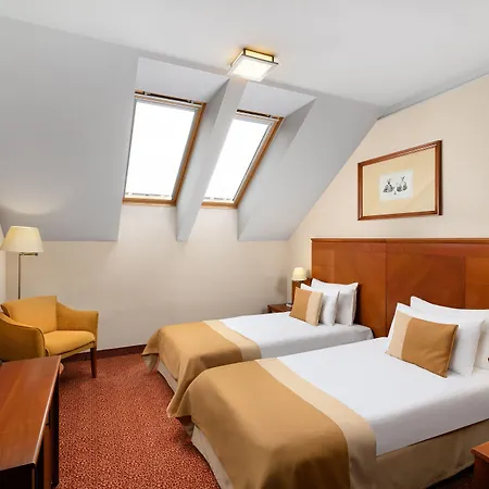 ホテル Mercure Magyar Kiraly 4*