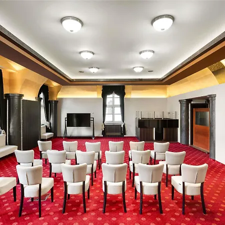 Mercure Magyar Kiraly 4* セーケシュフェヘールヴァール