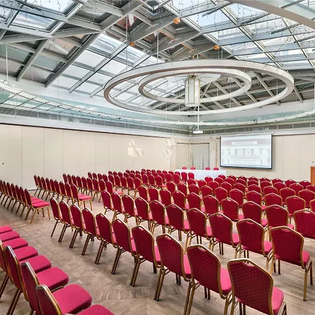 Mercure Magyar Kiraly ホテル セーケシュフェヘールヴァール