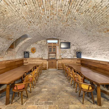 ホテル Mercure Magyar Kiraly 4*