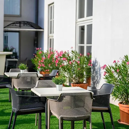 Mercure Magyar Kiraly ホテル 4*