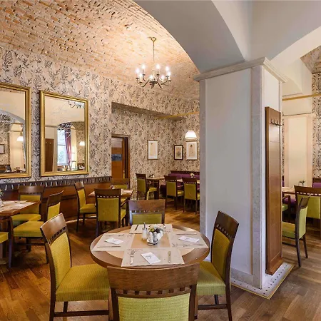 Mercure Magyar Kiraly ホテル セーケシュフェヘールヴァール