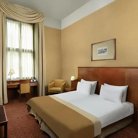 Mercure Magyar Kiraly מלון 4*