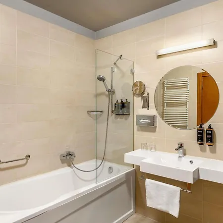 Mercure Magyar Kiraly מלון 4*