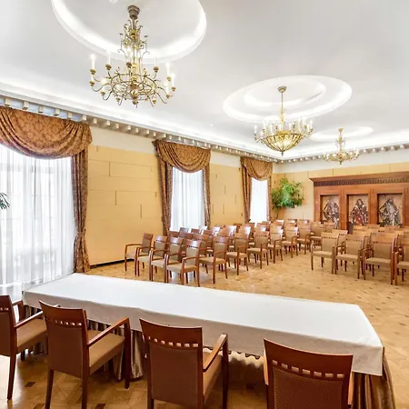 Mercure Magyar Kiraly מלון 4*