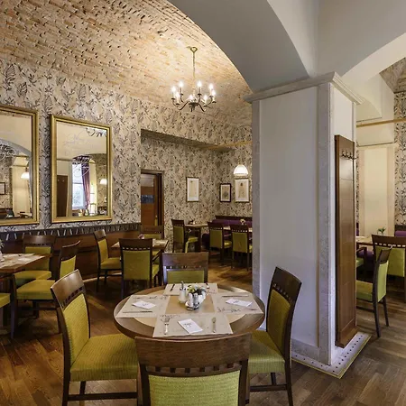 Mercure Magyar Kiraly 4*