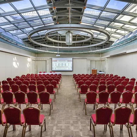 Mercure Magyar Kiraly מלון 4*
