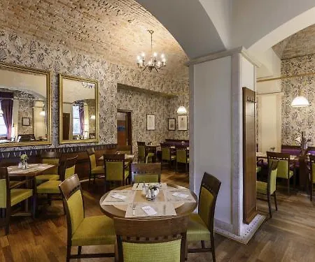 Mercure Magyar Kiraly ホテル セーケシュフェヘールヴァール