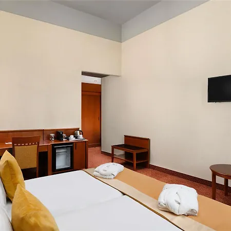 ホテル Mercure Magyar Kiraly 4*