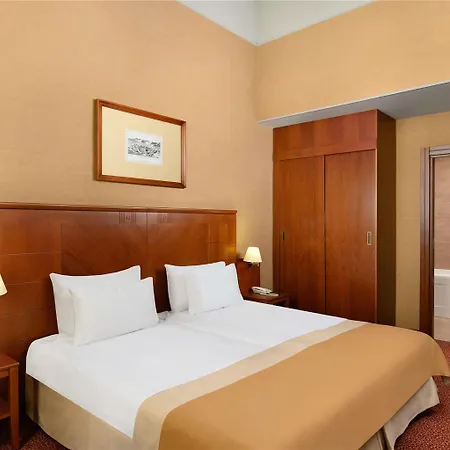 ホテル Mercure Magyar Kiraly 4*