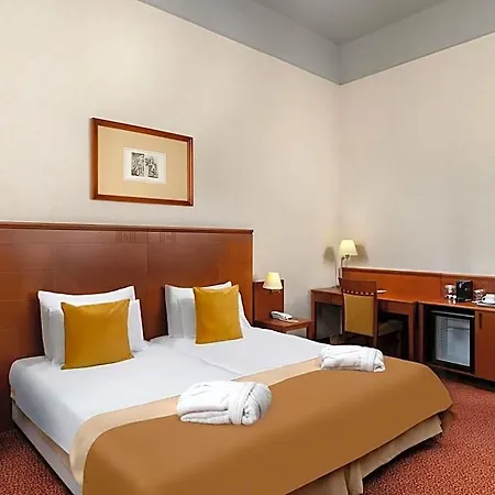 Mercure Magyar Kiraly מלון 4*