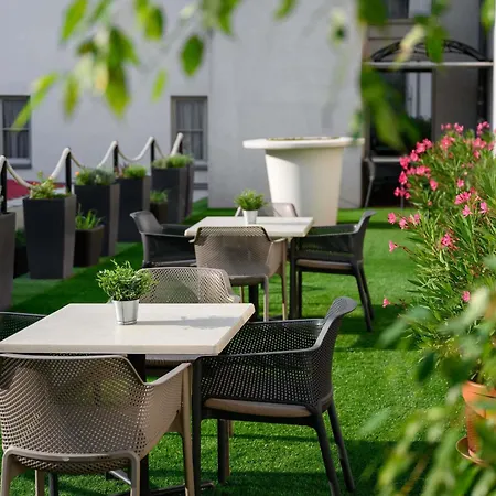 Mercure Magyar Kiraly 4* セーケシュフェヘールヴァール