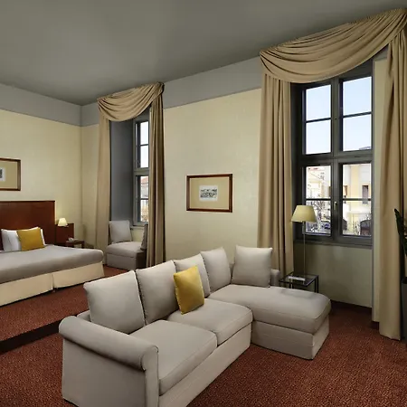Mercure Magyar Kiraly ホテル 4*