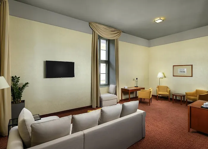 Ξενοδοχείο Mercure Magyar Kiraly 4*